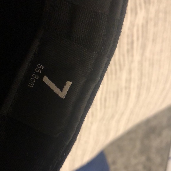 Size 7 fitted hat barley used almost new - Picture 3 of 3